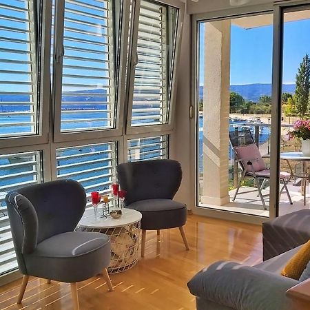 Apartment Lora Omis Exterior photo