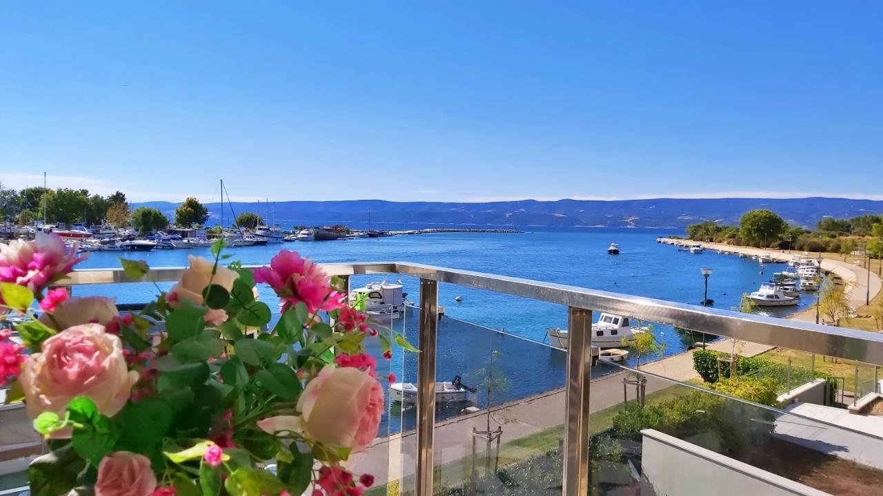 Apartment Lora Omis Exterior photo