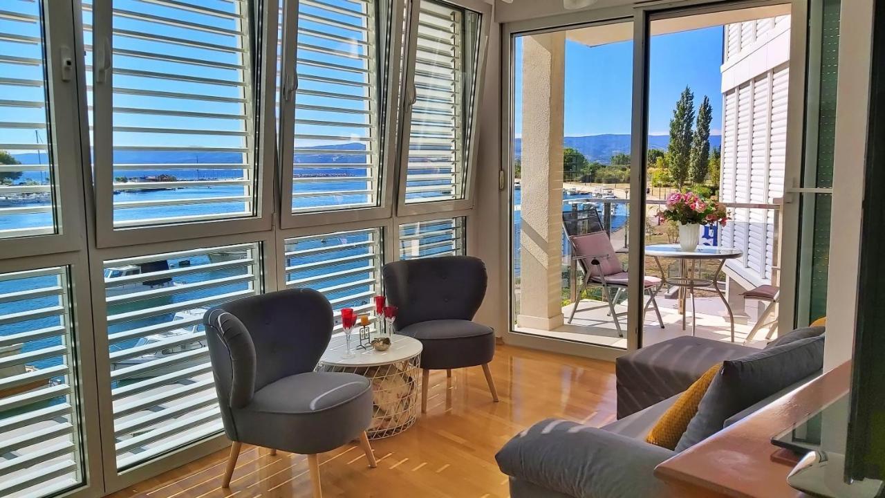 Apartment Lora Omis Exterior photo