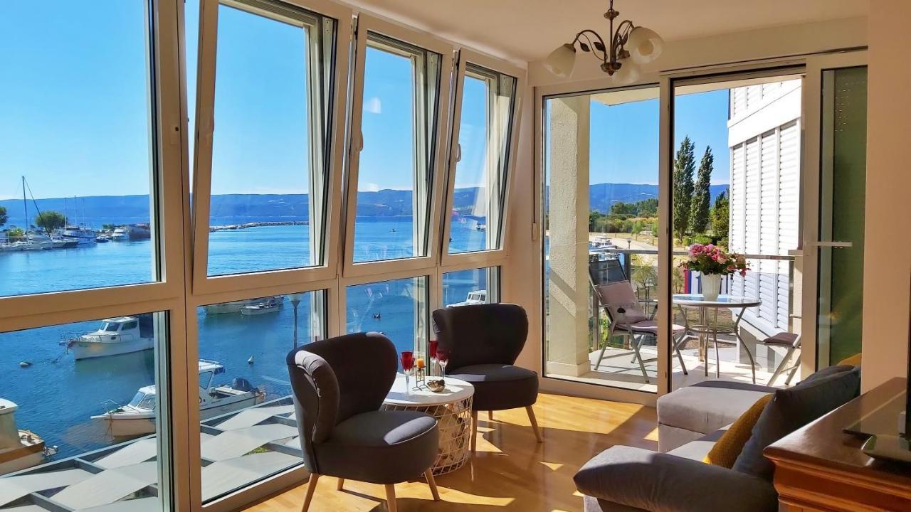 Apartment Lora Omis Exterior photo
