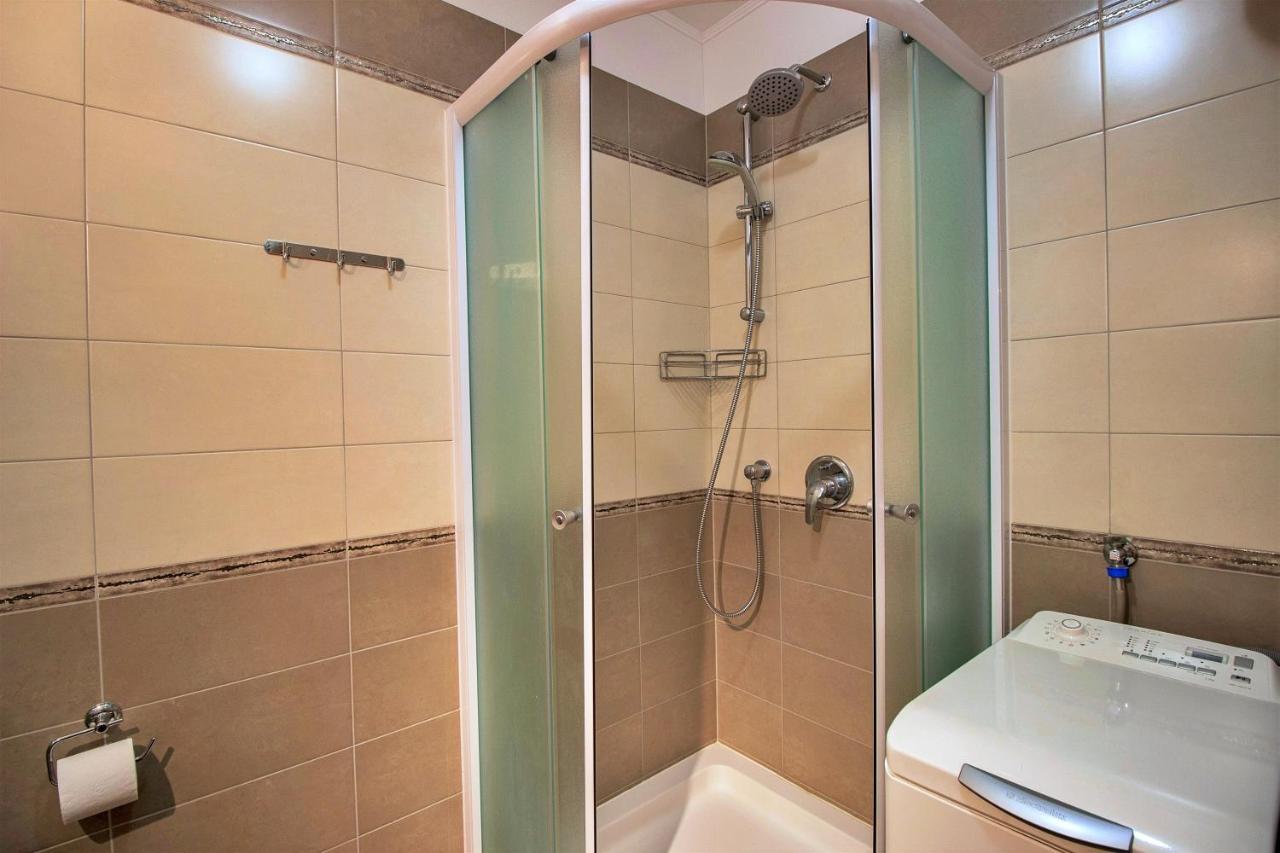 Apartment Lora Omis Exterior photo