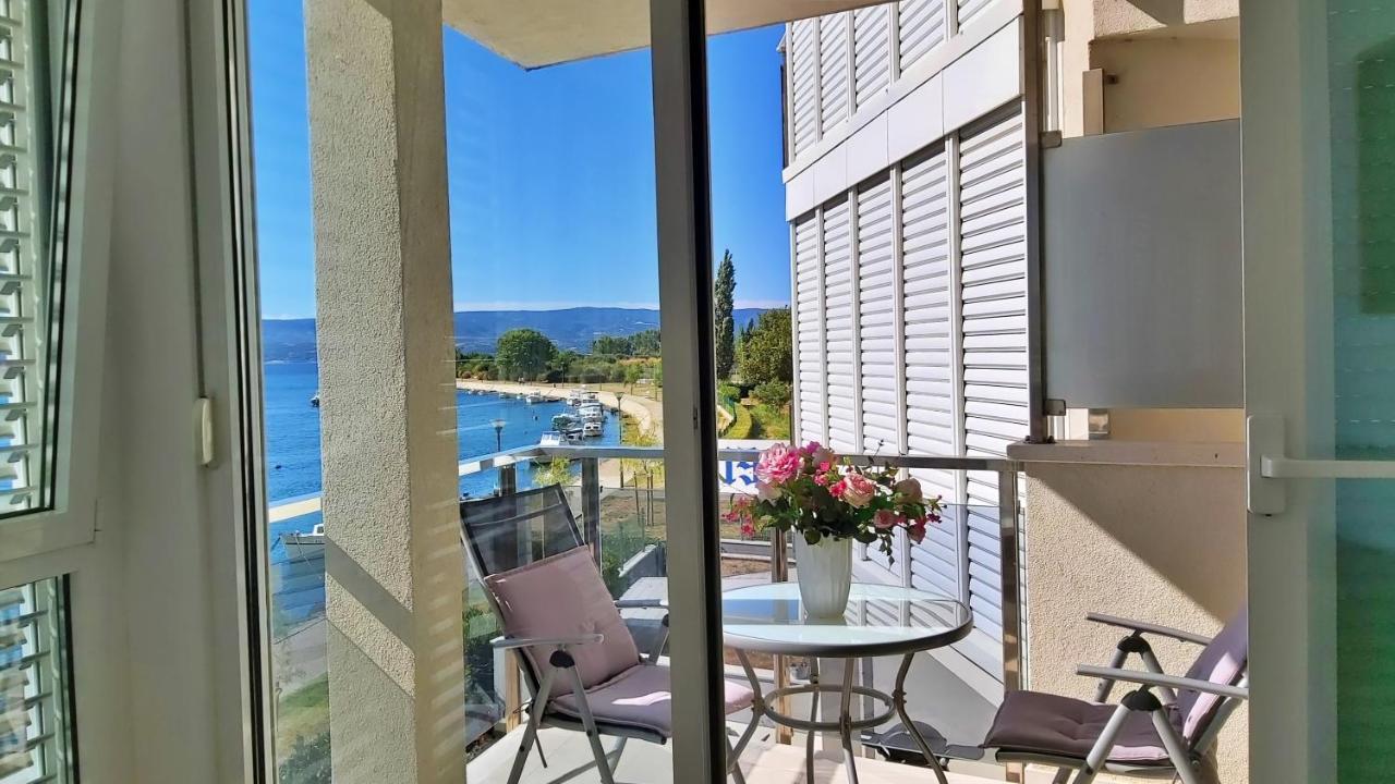Apartment Lora Omis Exterior photo