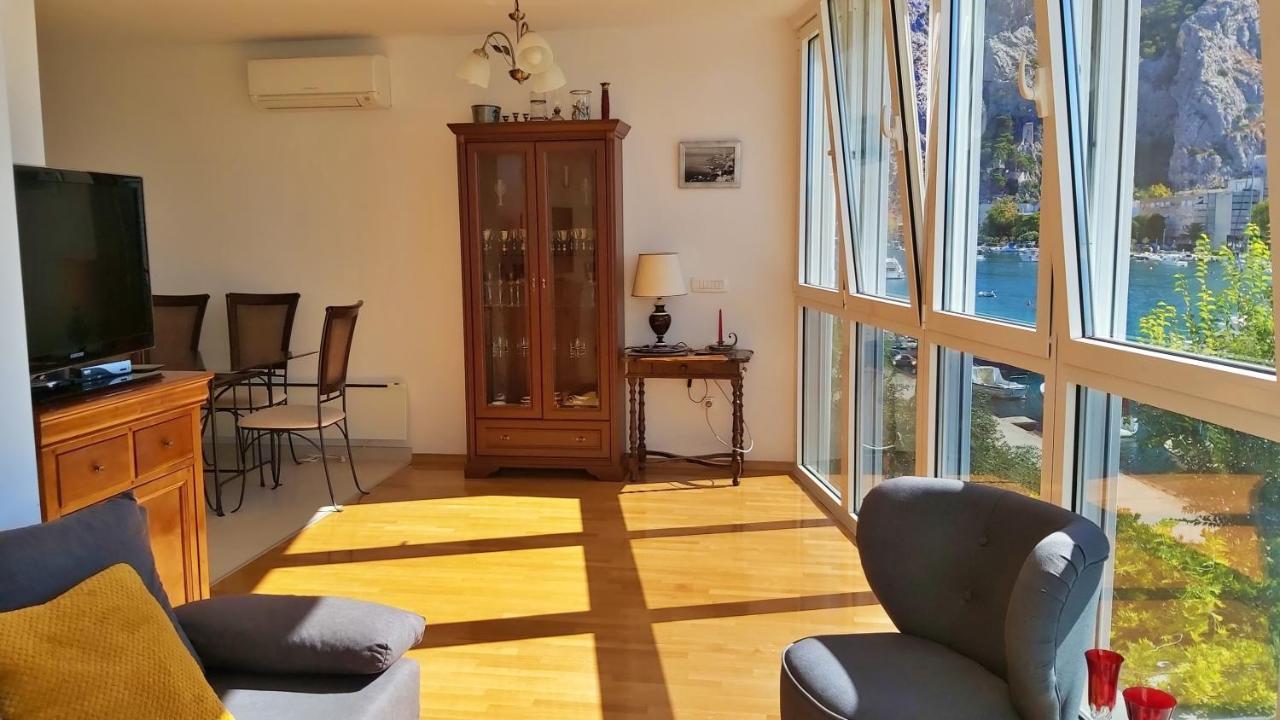 Apartment Lora Omis Exterior photo