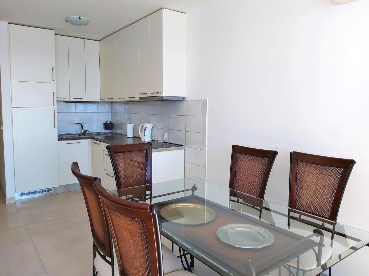 Apartment Lora Omis Exterior photo