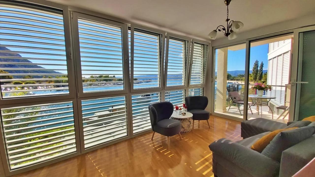 Apartment Lora Omis Exterior photo