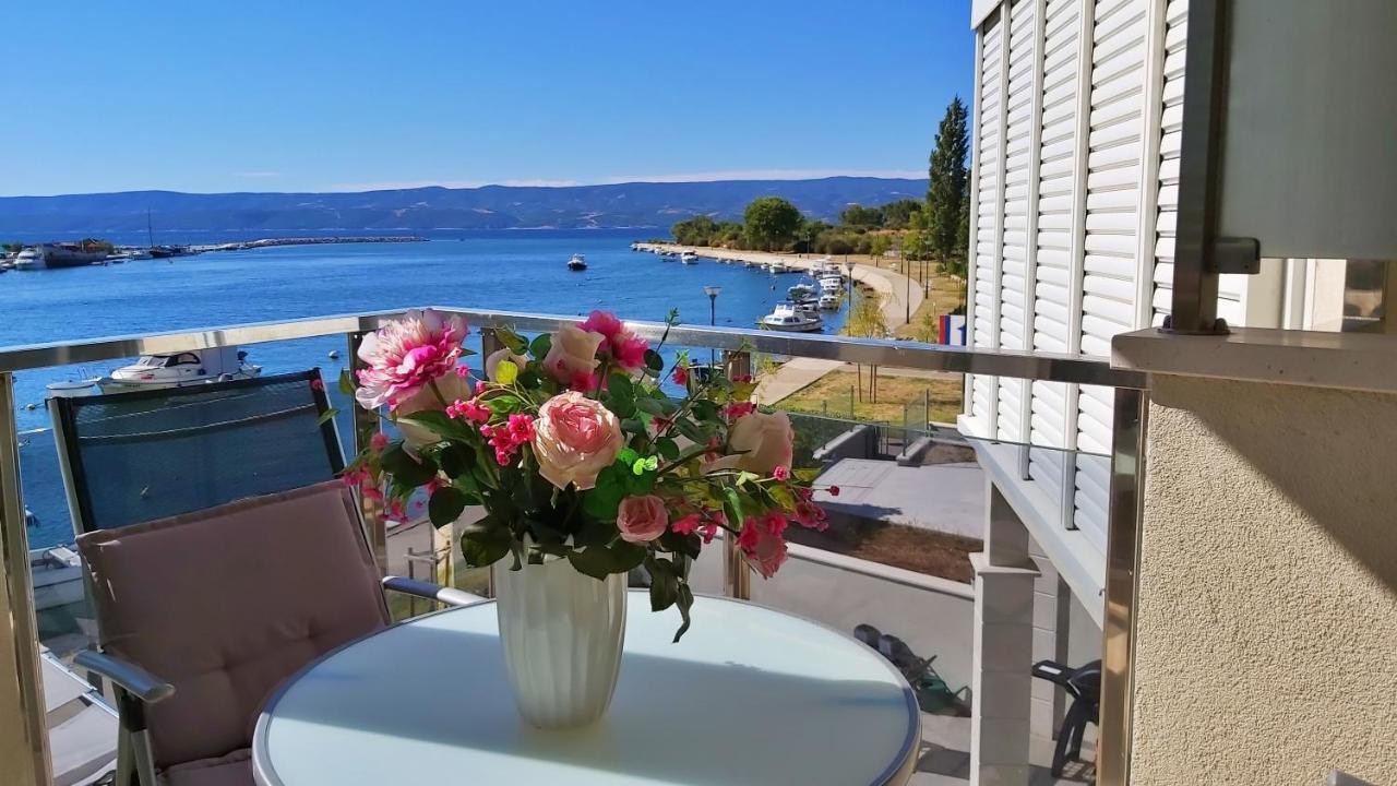 Apartment Lora Omis Exterior photo