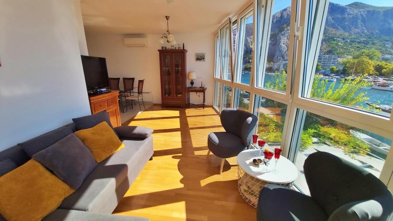 Apartment Lora Omis Exterior photo
