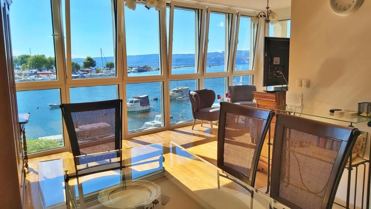Apartment Lora Omis Exterior photo