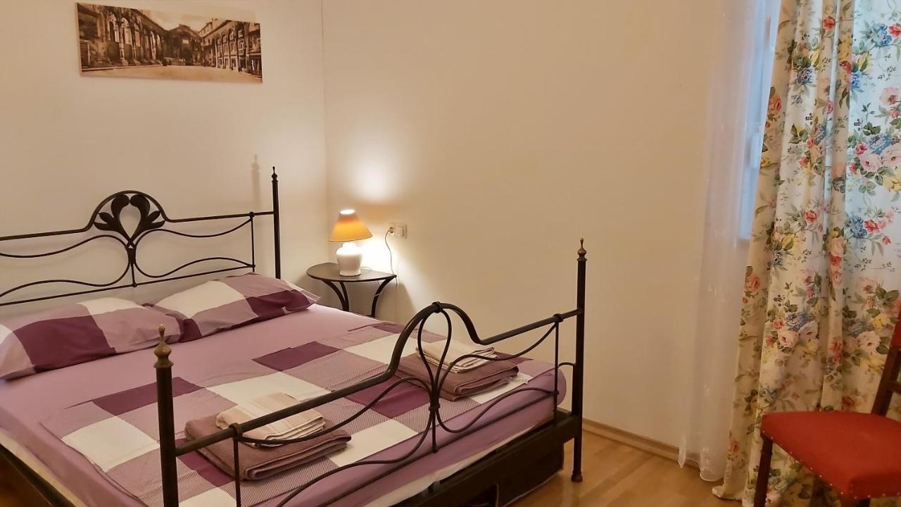 Apartment Lora Omis Exterior photo