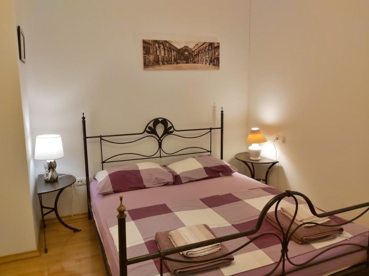 Apartment Lora Omis Exterior photo