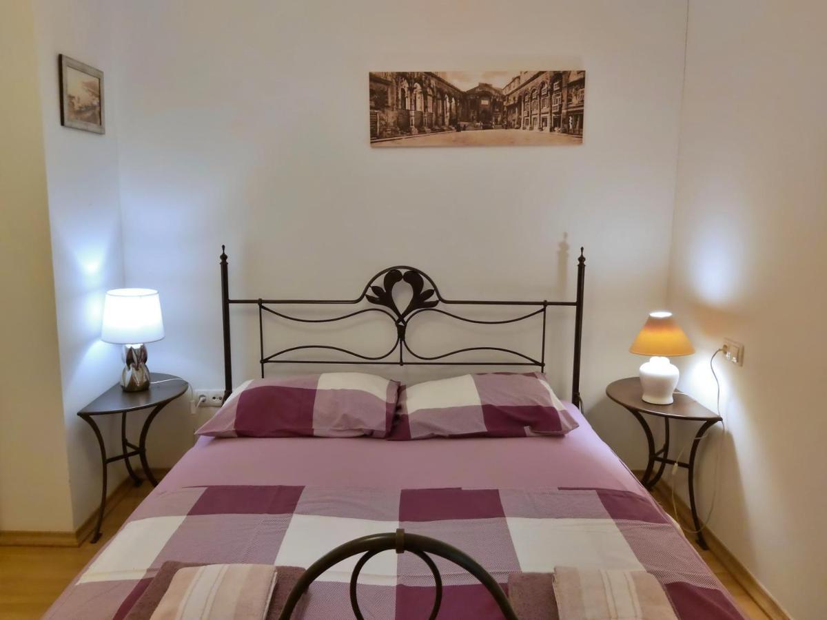Apartment Lora Omis Exterior photo