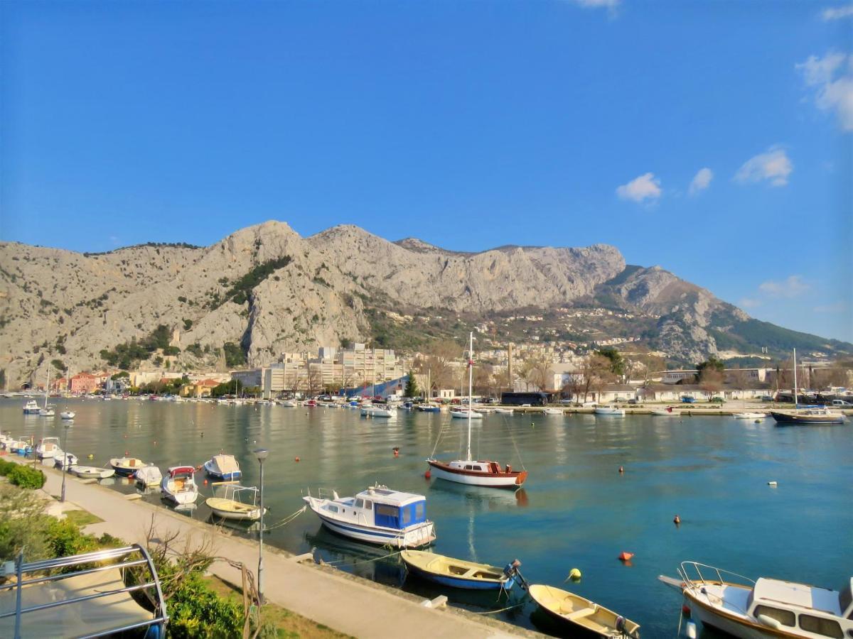 Apartment Lora Omis Exterior photo