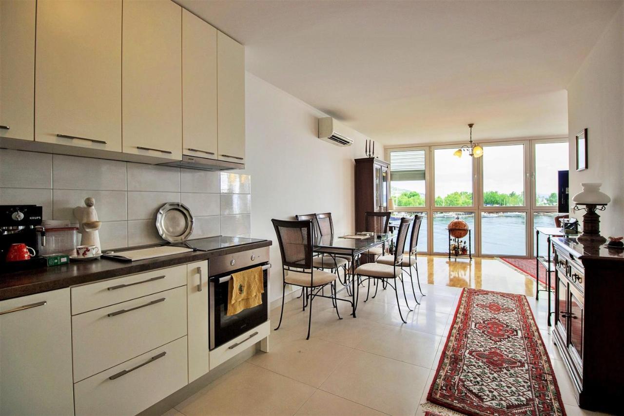 Apartment Lora Omis Exterior photo