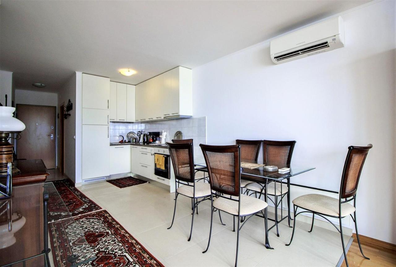 Apartment Lora Omis Exterior photo